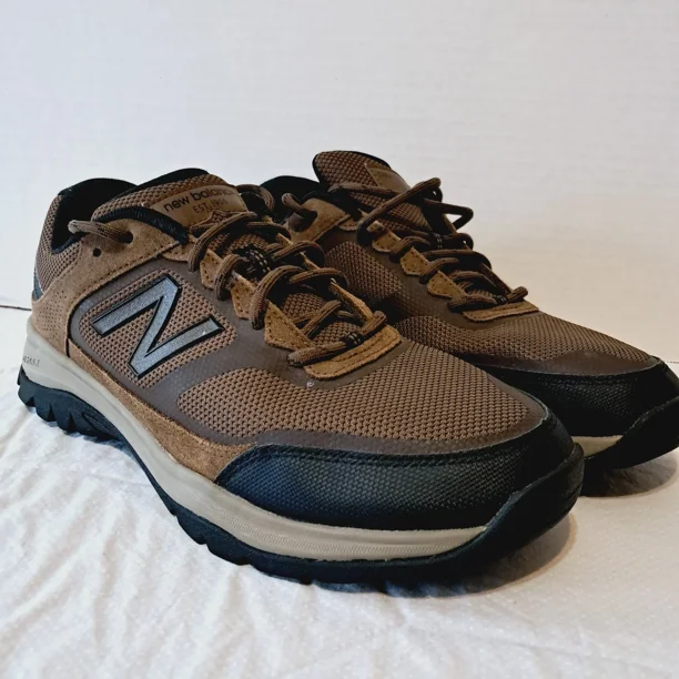 NEW BALANCE Men Size 10 4E Brown Athletic Running Hiking Sneaker Shoe MW669BR
