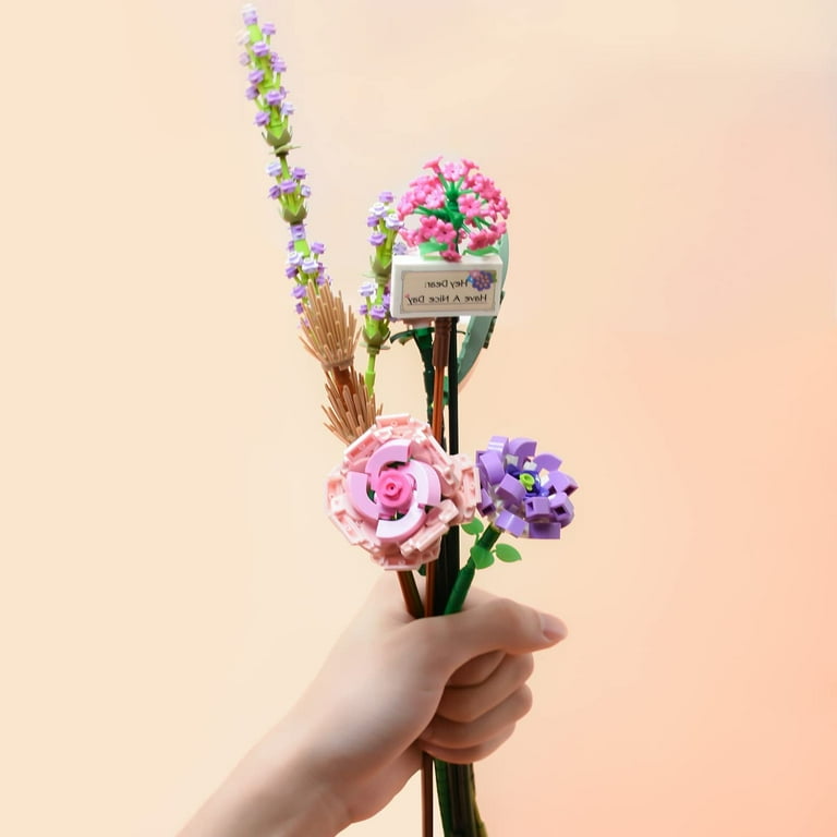NOVITÀ ASSOLUTA! Crea i Tuoi Fiori LEGO-style! 🌼🌸 Sei pronto a far sbocciare la tua creatività? 🤩 Arriva CREA I TUOI FIORI, la collezione di kit per costruire magnifici bouquet