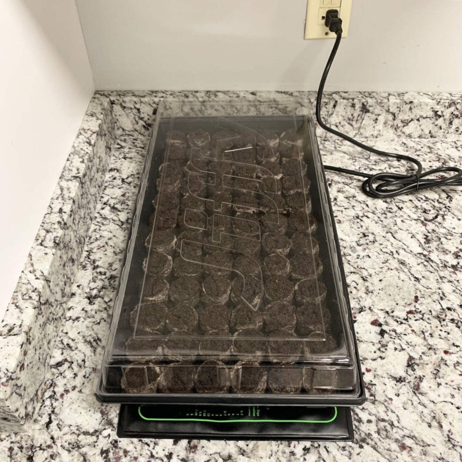 Ferry-Morse Complete Indoor Seed Starting Kit, Jiffy 72 Cell 36mm Peat Pellets Kit