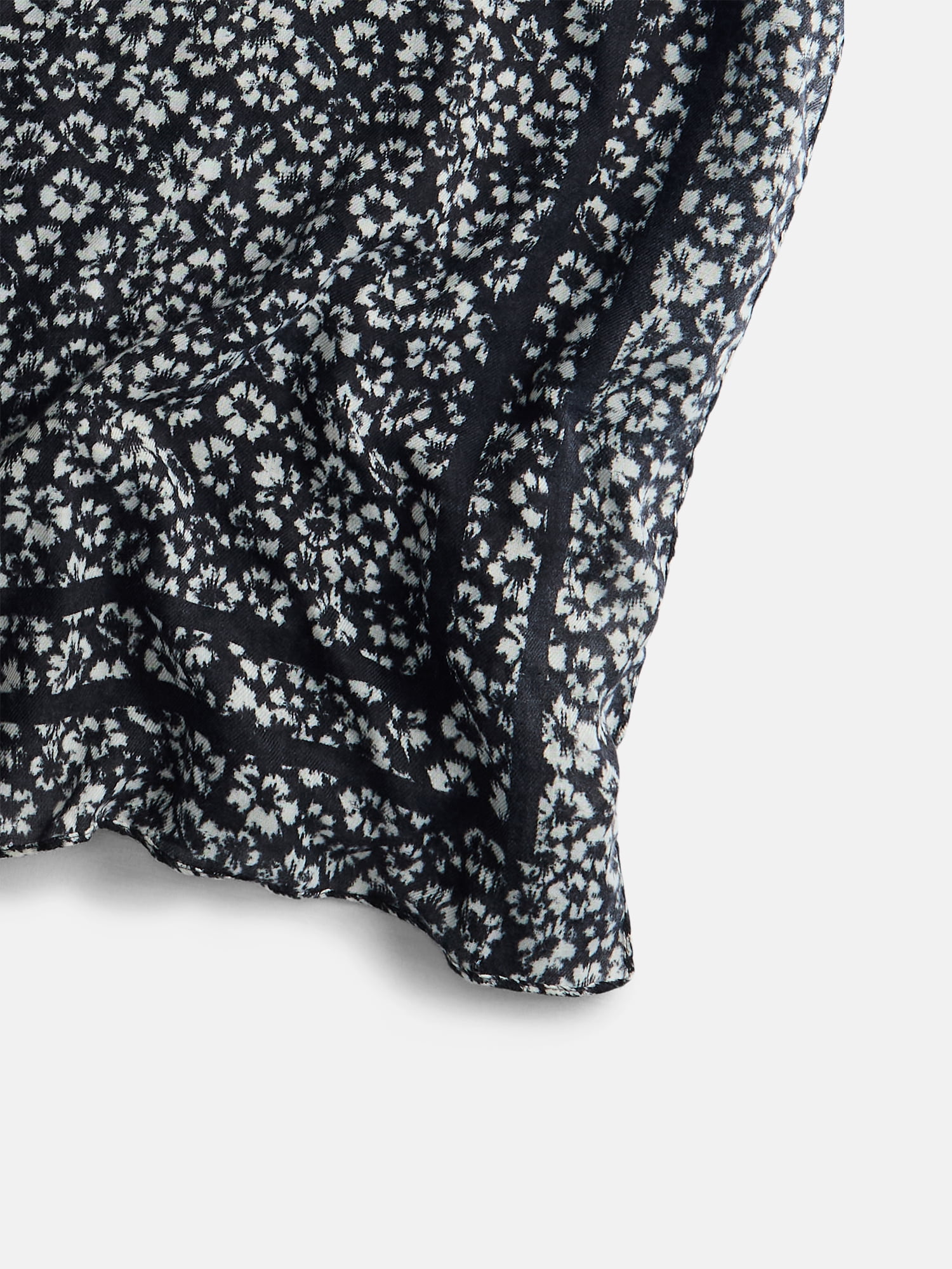 Scenario Women's Printed Square Scarf, Black Soot