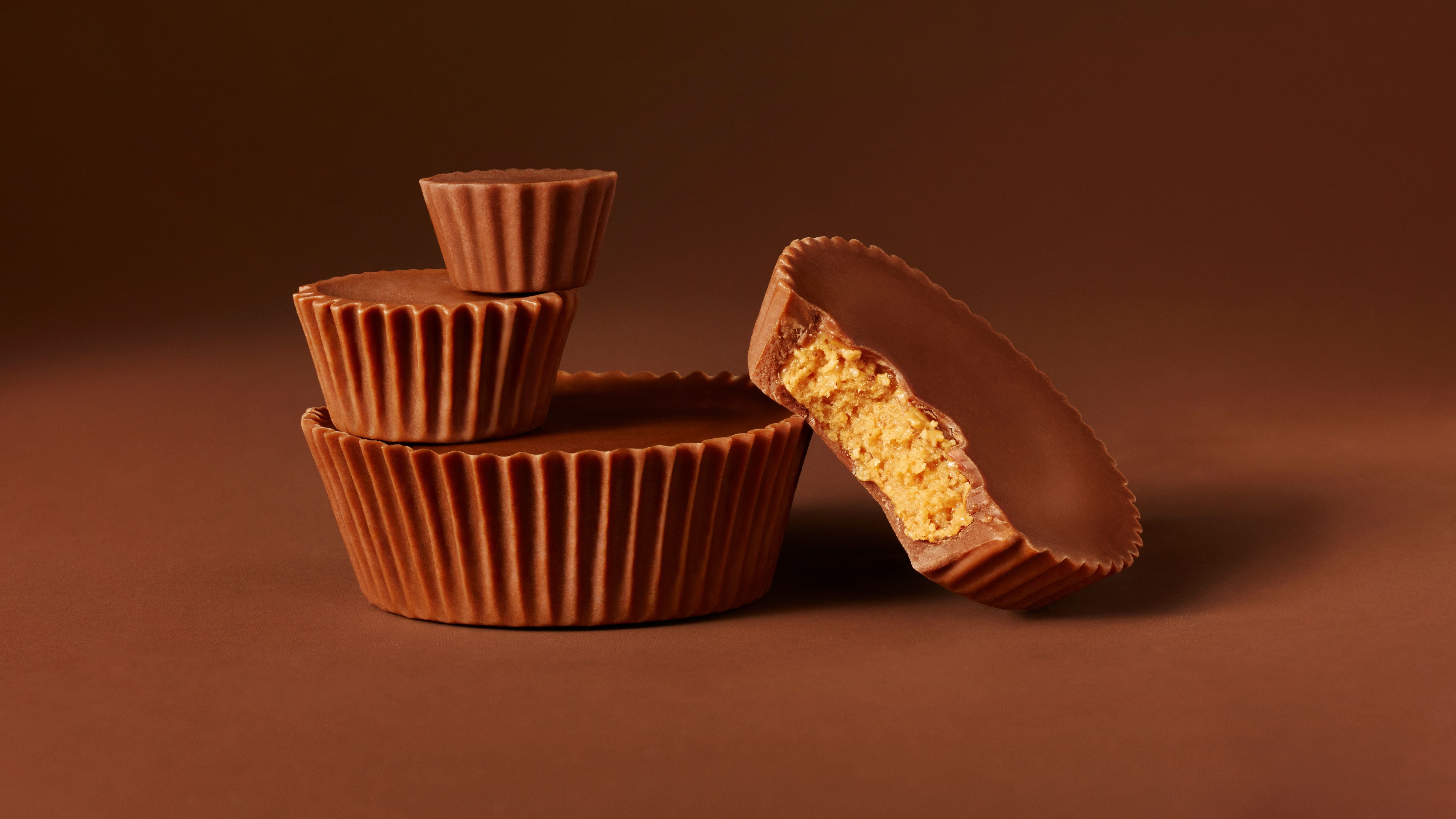Reese's Milk Chocolate Peanut Butter Cups Candy, Packs 1.5 oz, 6 Count ...