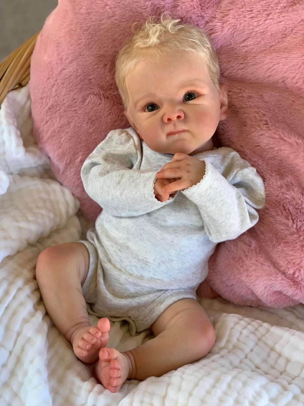 Lifelike Reborn Baby Dolls - 18" Realistic Newborn Baby Doll Girl Handmade Real Life Baby Dolls Toy Accessories Gift for Kids Age 3+