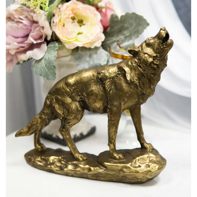 Statue de Loup Gris Alpha Hurlant Pleine Lune en Finition Patine Dorée 9 Pouces H