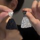 thumbnail image 1 of Pendientes de personalidad única de nicho con diseño geométrico en blanco y negro a juego con temperamento sencillo para mujer, 1 of 4