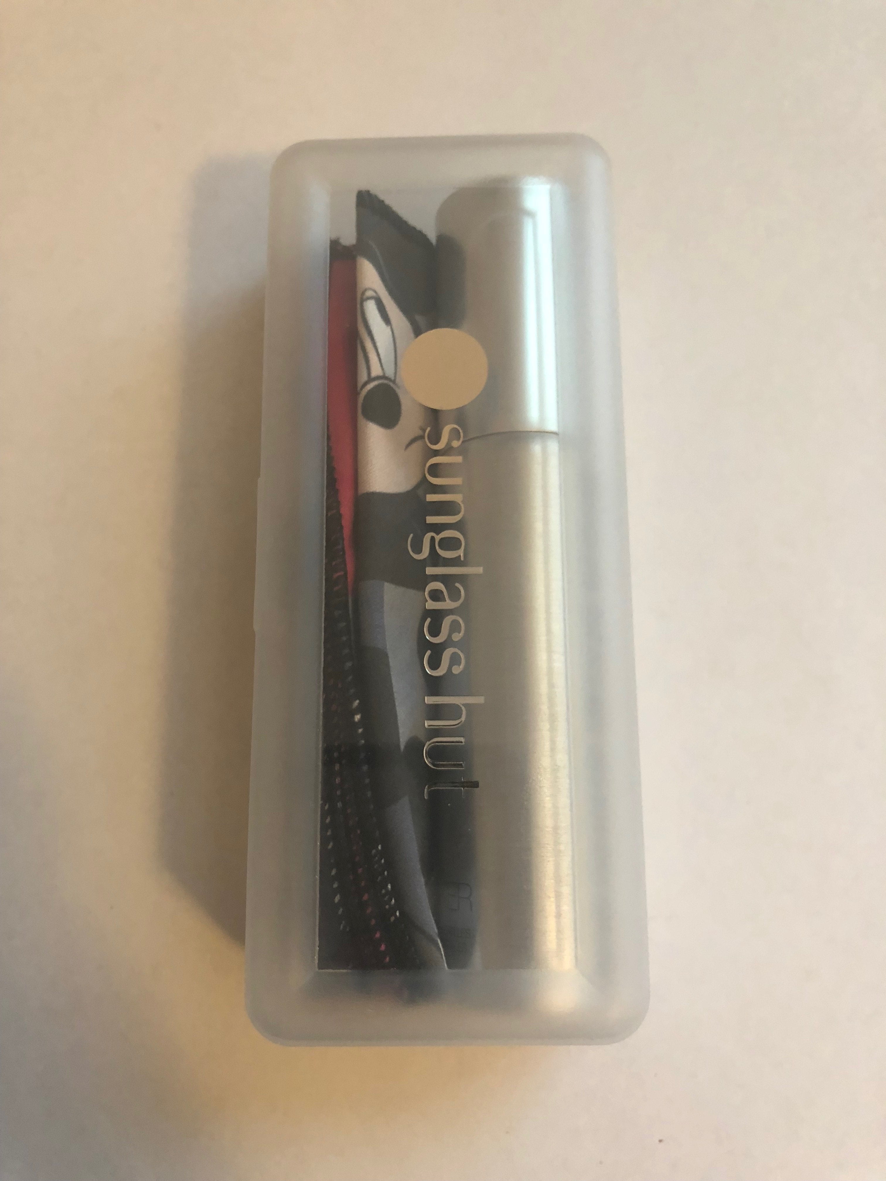 Disney 2018 Mickey Sunglass Hut Limited Cleaning Cloth Kit New with