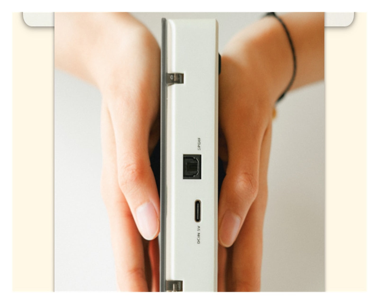 Experience Nostalgia with R300 Retro CD Player - High-Quality Bluetooth Listening Album