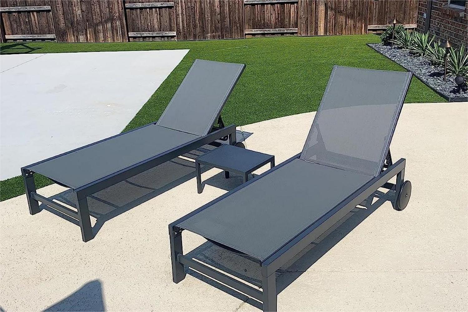 PURPLE LEAF Outdoor Chaise Lounge with Wheels for Outside 2 Pieces Aluminum Patio Lounge Chair with 5 Adjustable Position for Outdoor, Beach, Yard, Pool, Side Table Included, Grey