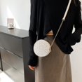 thumbnail image 1 of Bolso redondo con diseño de telaraña para niñas en bolsos de moda negros con correa de cadena de metal (blanco), 1 of 8