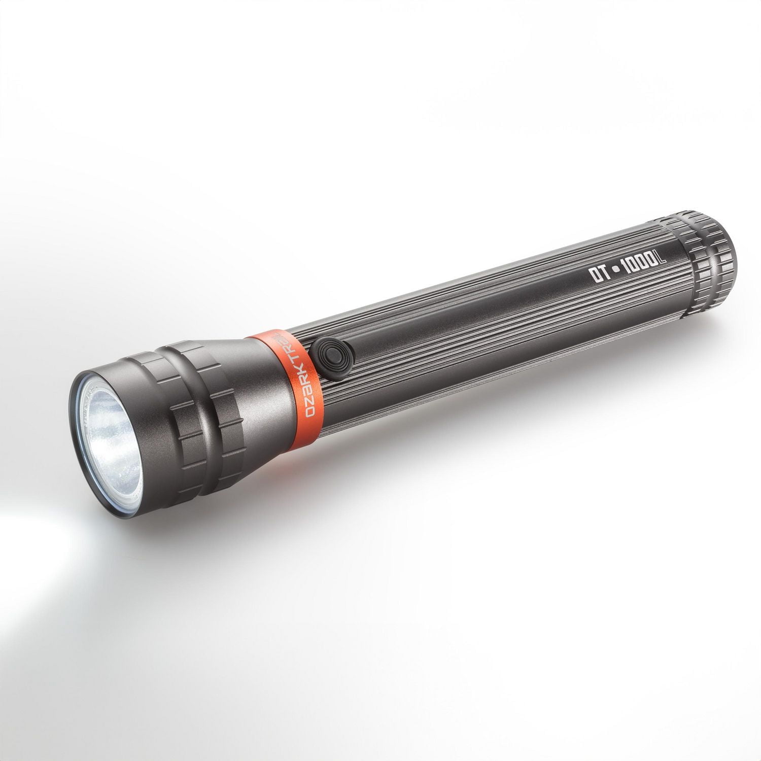 Lampe de poche à DEL Ozark Trail 1000 lumens - 6 piles AA incluses Lampe DEL camping compacte