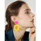 thumbnail image 3 of Pendientes retro sencillos de acrílico geométricos cuadrados huecos para mujer, pendientes colgantes llamativos blancos, rosa amarillo -, 3 of 5