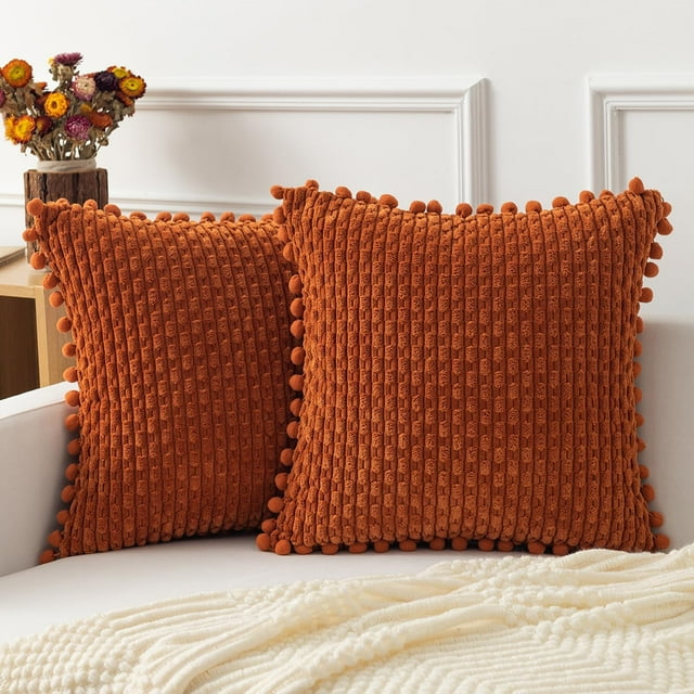 GHSDFBB Kevin Textile 2 Housses de Coussin Décoratives Rouille 20x20 Pouces avec Pompons pour Canapé Lit Salon, Décoration Maison Bohème Ferme, Housse de Coussin Carrée Mignonne en Velours Côtelé Doux 50x50 cm