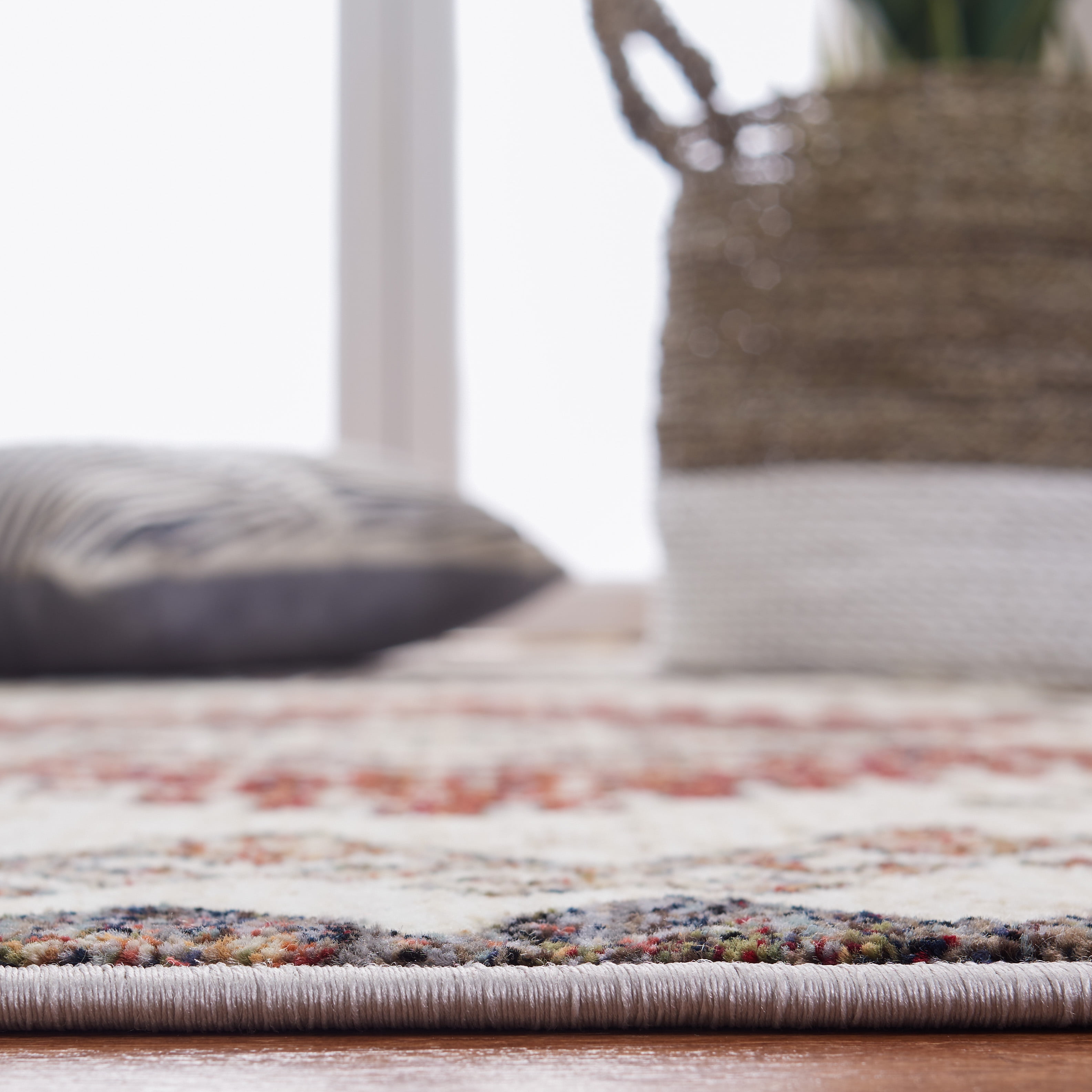 Safavieh Herat Syeda Oriental Area Rug, Cream/Gray, 4' x 6'