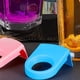 thumbnail image 4 of Clip de plástico de colores con hebilla de cerveza para botellas, ideal para bares, fiestas y vasos altos; accesorios para dispensadores, 4 of 8