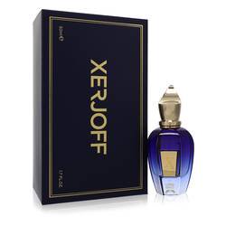 xerjoff comandante! eau de parfum spray unisex xerjoff model botella azul profundo con tapón dorado y placa frontal dorada colocada frente a caja negra con logo XERJOFF en dorado; vidrio curvado y acabado brillante que muestra el frasco y su empaque.