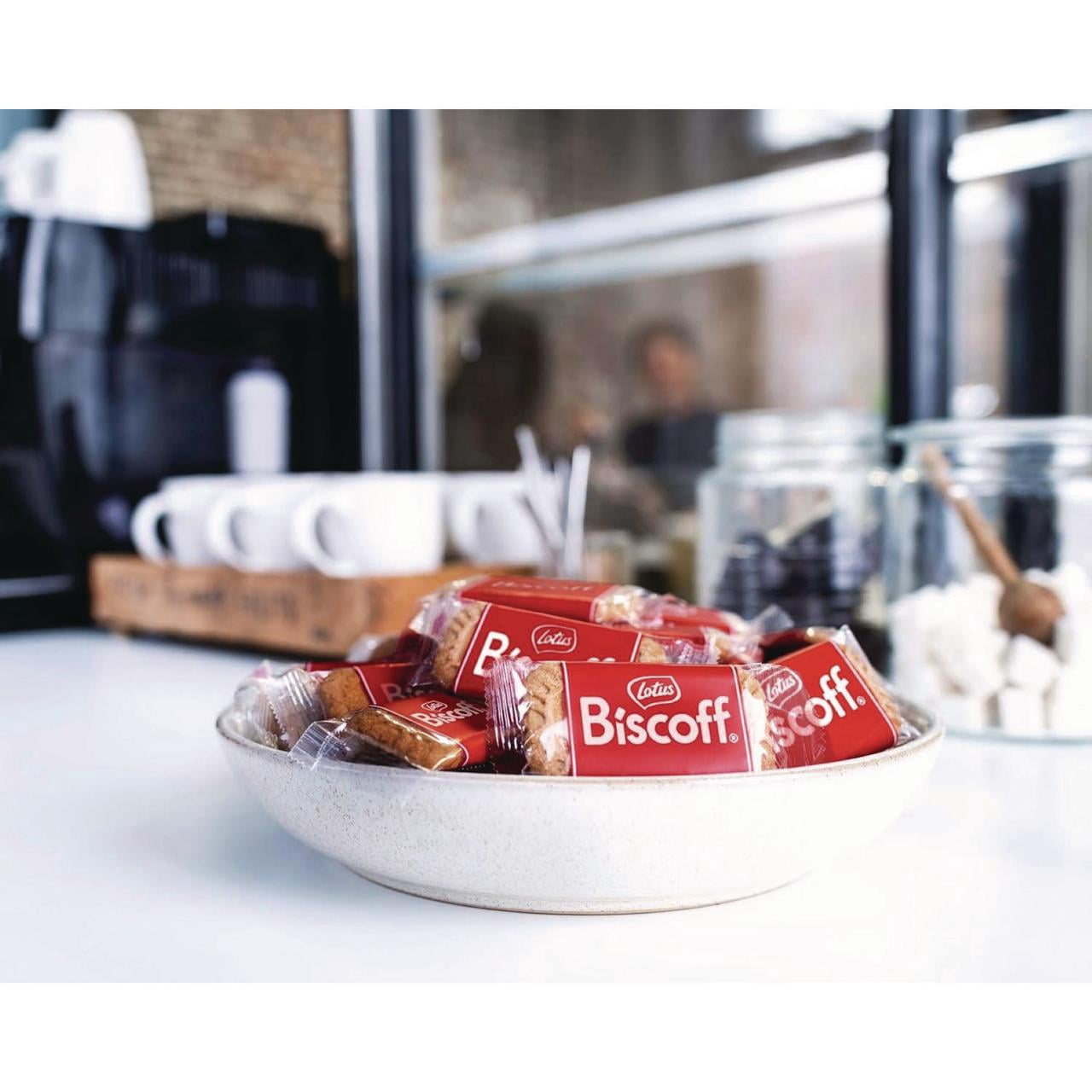 Biscoff 50639 0.22 oz Bag Cookies Dispenser Box, Caramel Cookie (150/Carton)