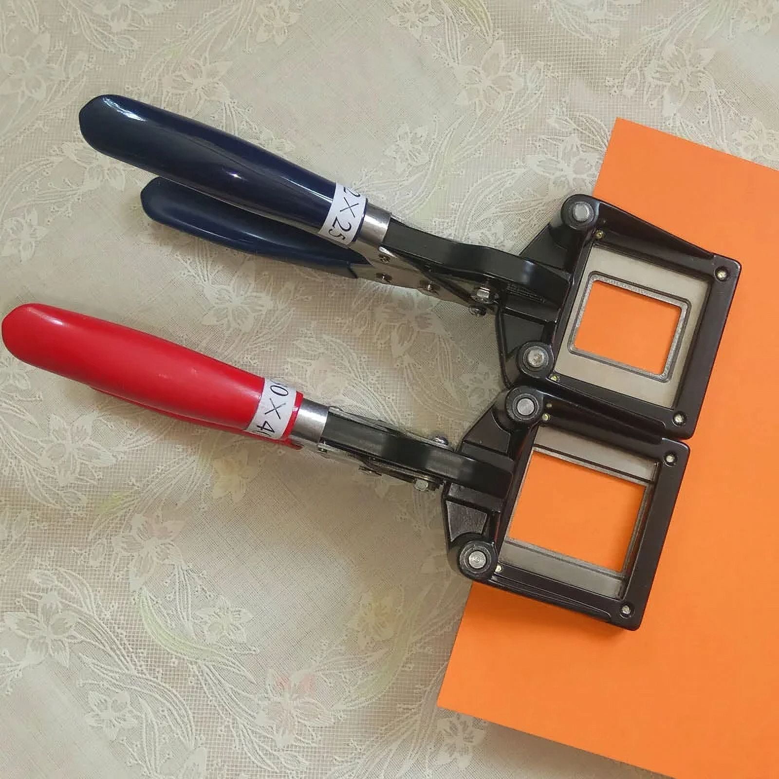 Hand Held Manual Round 25mm Paper Graphic Punch Die Cutter for Pro Button Maker ,Beginner-Friendly