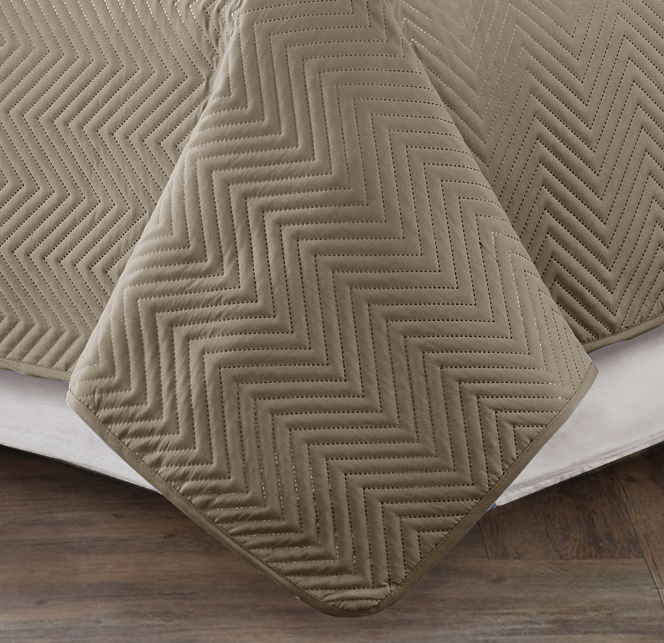 Harper Lane Trista Chevron Stitch 3-piece Quilt Set Taupe Twin/Twin-XL