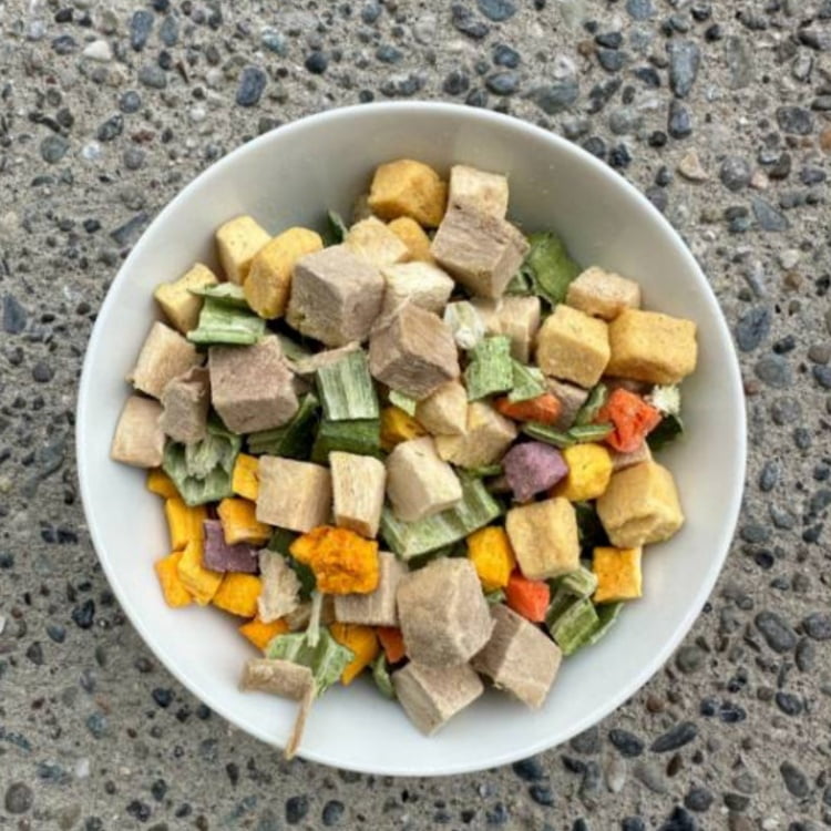 320g/11.2ozPamily Freeze Dried Cube Pet Treats Mixed Flavor for Dogs-Chicken, Duck, Egg Yolk, Purple sweet potato, Pumpkin, Carrot, Okra