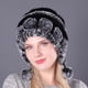 thumbnail image 1 of Gorros florales cálidos de invierno para mujer, gorras de terciopelo suave a rayas, gorros ligeros y aislantes, ropa de calle de moda, para clima frío, salidas diarias, tela suave, estilo, 1 of 8