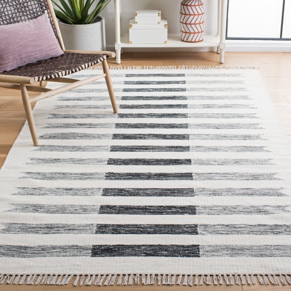 Safavieh Kilim Christal Striped Area Rug, Ivory/Black, 4' x 6'