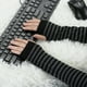 thumbnail image 5 of GUANTES DE LANA LARGOS GÓTICOS SIN DEDOS PARA MUJERES CON AGUJERO PARA EL Pulgar EN RAYAS SÓLIDAS NEGRO-GRIS OSCURO, 5 of 6