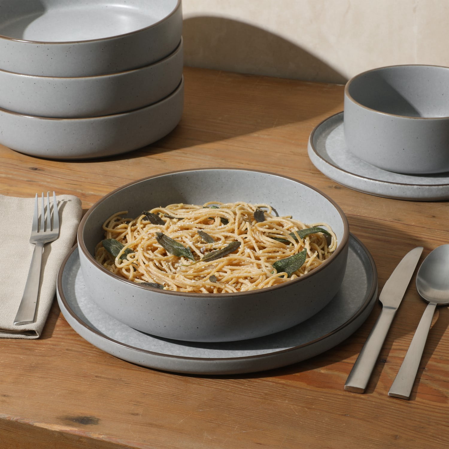 Gibson Elite Gelston Stoneware Matte Reactive Glaze 16 Piece (Service for 4) Plates and Bowl Dinnerware Set - Grey