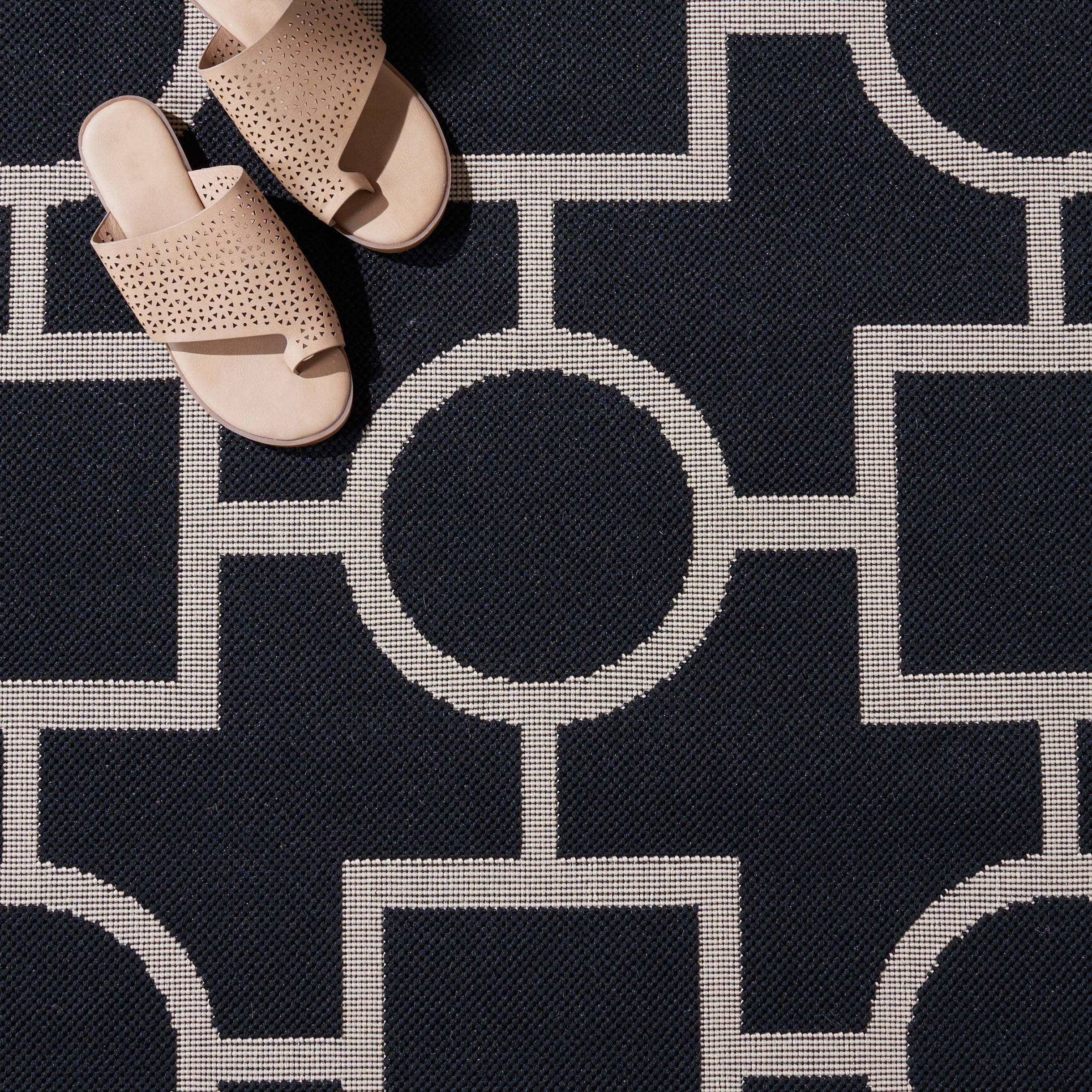 Safavieh Courtyard Archimedes Geometric Indoor/Outdoor Area Rug, Black/Beige, 7'10" x 7'10" Round