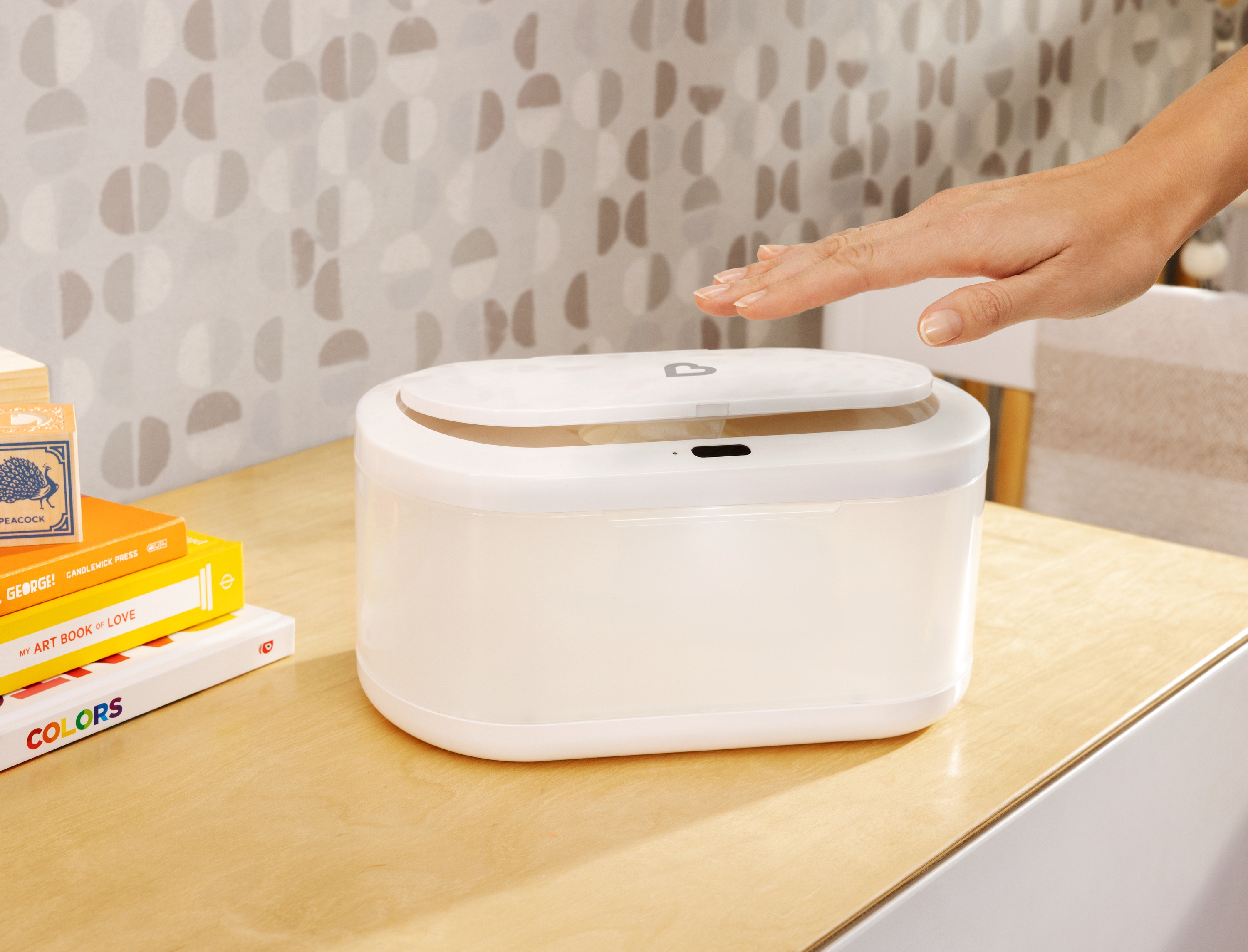 Munchkin Touch Free Wipe Warmer with Nightlight photo 3