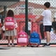 thumbnail image 3 of Yodo Zoo 3-Vías Maleta Infantil o Mochila Rodante para Niños con ruedas Tiburón Mediano Yodo, 3 of 3