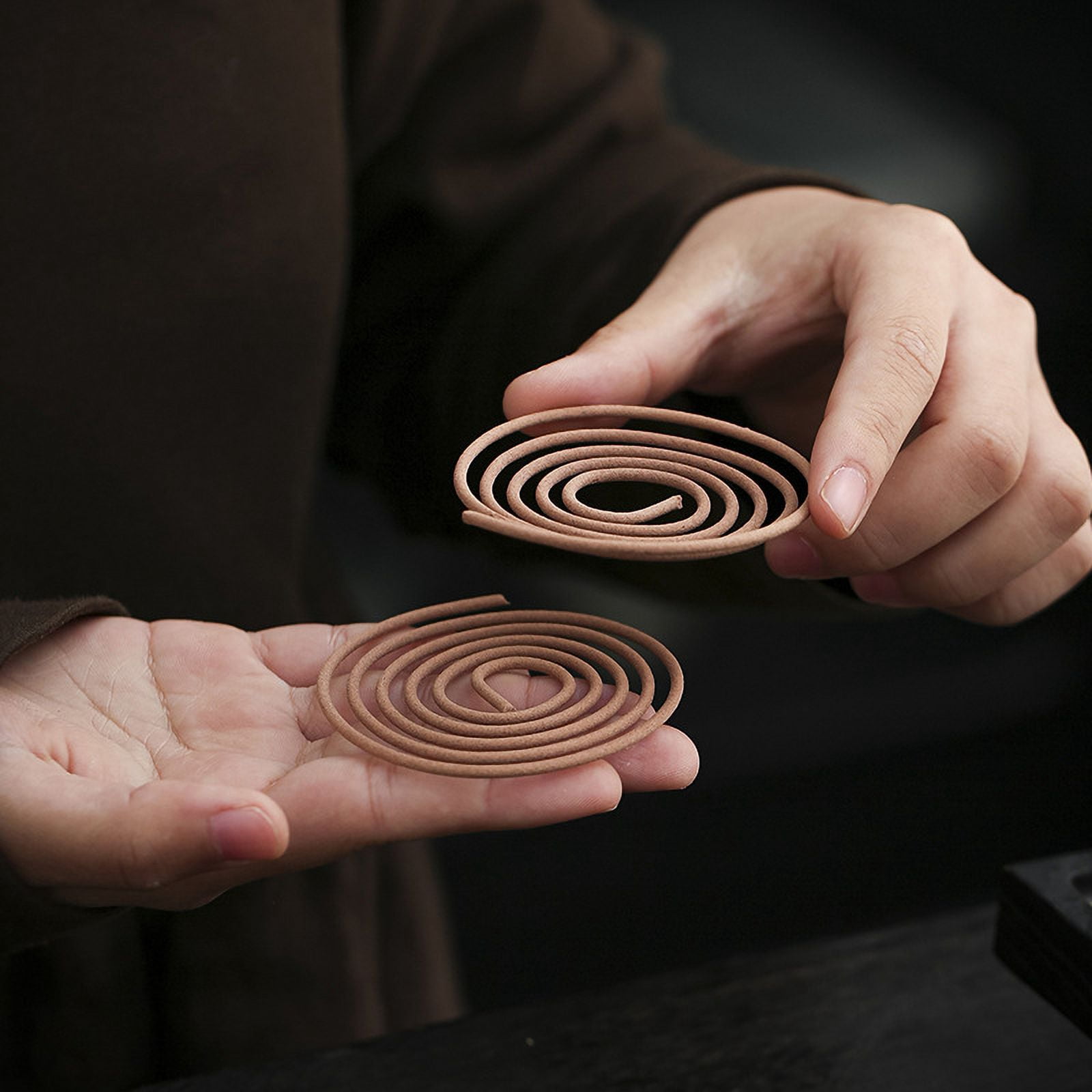 Namzi-b Old mountain sandalwood coil incense, natural agarwood, and mugwort. Mosquito repellent coil incense for deodorizing and eliminating odors, suitable for hotels and indoor useSandalwood