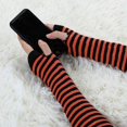 thumbnail image 4 of Gants Sans Doigts à Rayures Noires et Rouges pour Femmes, 4 of 6