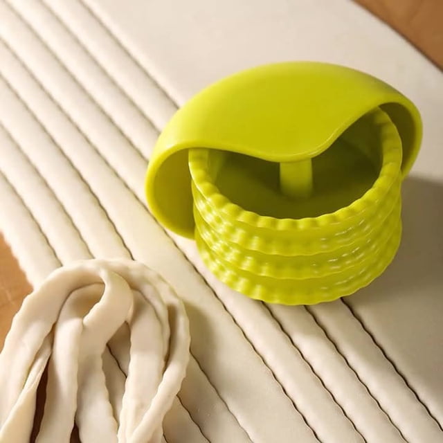 Pie Crust Cutter Wheel - Ergonomic Handheld Dough Decorator for Fluted Edges and Baking