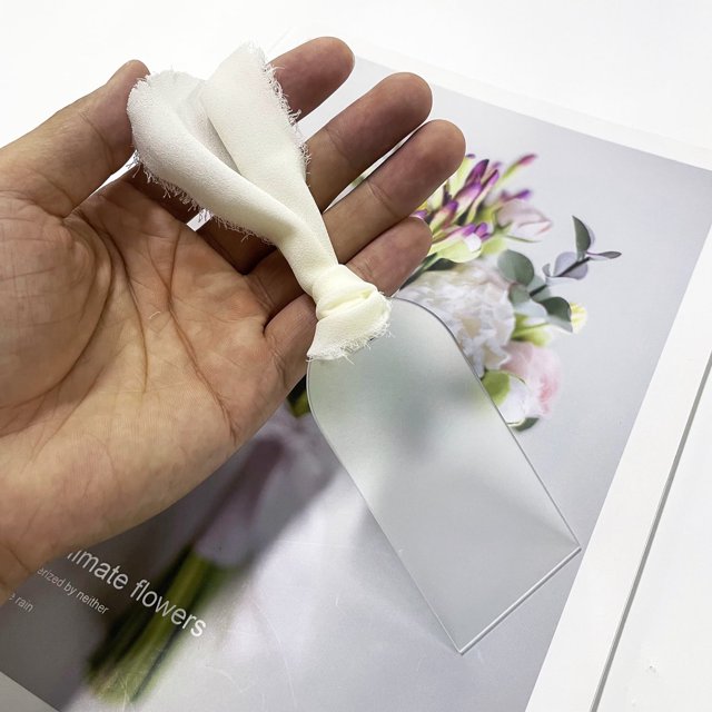 TETOU 50Pcs Acrylic Place Card for Wedding Frosting Acrylic Table Seating Cards Wedding Supplies - White Ribbon