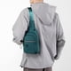 thumbnail image 4 of Bolso de pecho con un solo hombro, bolso de pecho diagonal de tela de nailon, mochila pequeña de gran capacidad para mujer, verde, 4 of 5