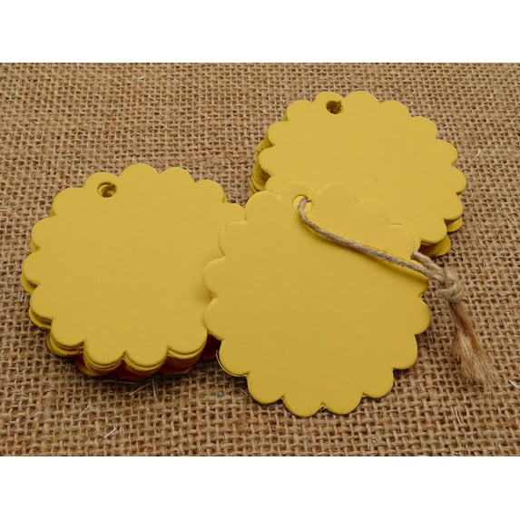 100 Pcs Scalloped Blank Wedding Hang Tag Bonbonniere Favor Lolly Bag Gift Tags with Jute Twines - Colors Available
