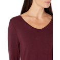 thumbnail image 4 of Amazon Essentials Camiseta con cuello en V y manga 3/4 para mujer (disponible en tallas grandes), paquete de 2, color rosa brillante/burdeos, talla XL, 4 of 5