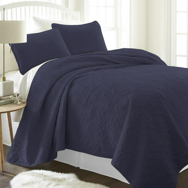 Merit Linens Premium Ultra Soft Damask Pattern Quilted Coverlet