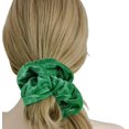 thumbnail image 2 of HSHDLDF 2 Pcs Chouchous en Velours Verts Grands pour Femmes Élastiques à Cheveux, 2 of 3