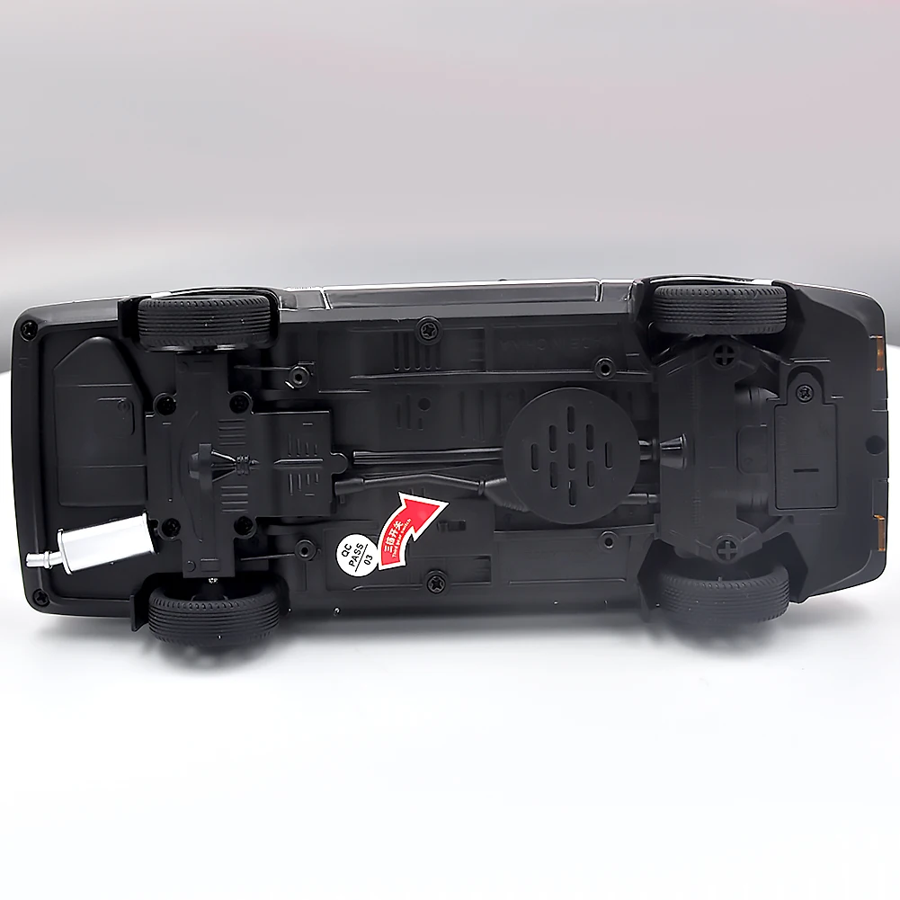 The 1:32 scale is suitable for Toyota AE86 alloy die-cast car models, equipped with openable doors, lights, sound and spring-back function. Boys' toy cars, children's birthday gift toy cars.