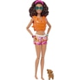 thumbnail image 4 of Muñeca de surf Barbie HPL69 con tabla de surf y accesorios para niños mayores de 3 años, 4 of 6