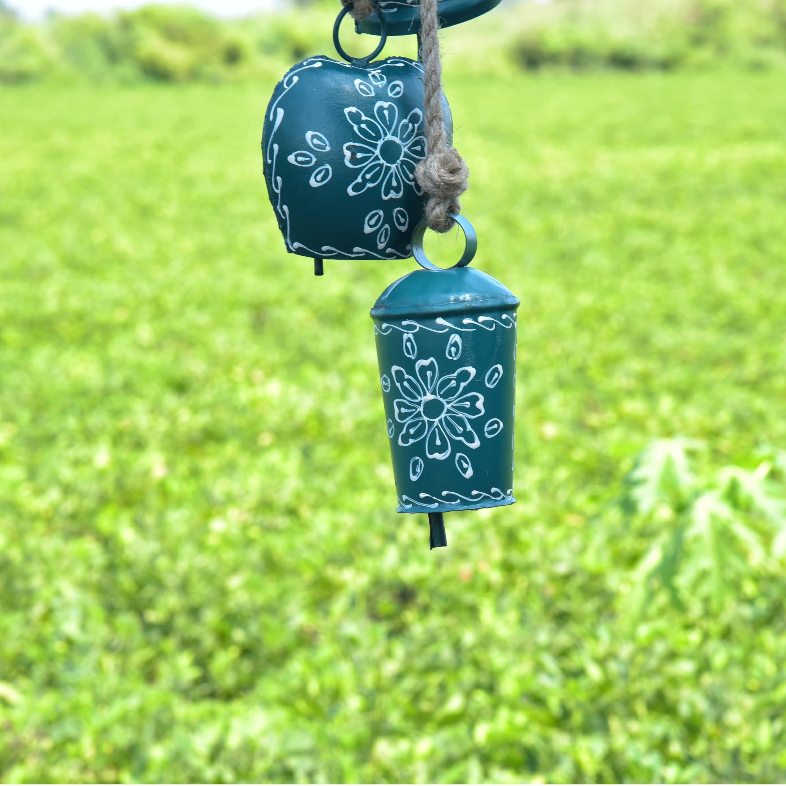 Vivanta Rustic Cow Bell Wind Chime 25” - 5 Metal Hanging Bells for Christmas, Farmhouse, Porch, Entryway, Bohemian Garden Chime, Vintage Bell Garland, Antique Wind Chimes for Indoor & Outdoor (Green)