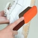 thumbnail image 4 of Cepillo para zapatos con cerdas duras para limpieza de calzado deportivo y de cuero. Cepillo multifuncional con mango cómodo. Orificio para colgar para fácil almacenamiento. Construcción de plástico, 4 of 6