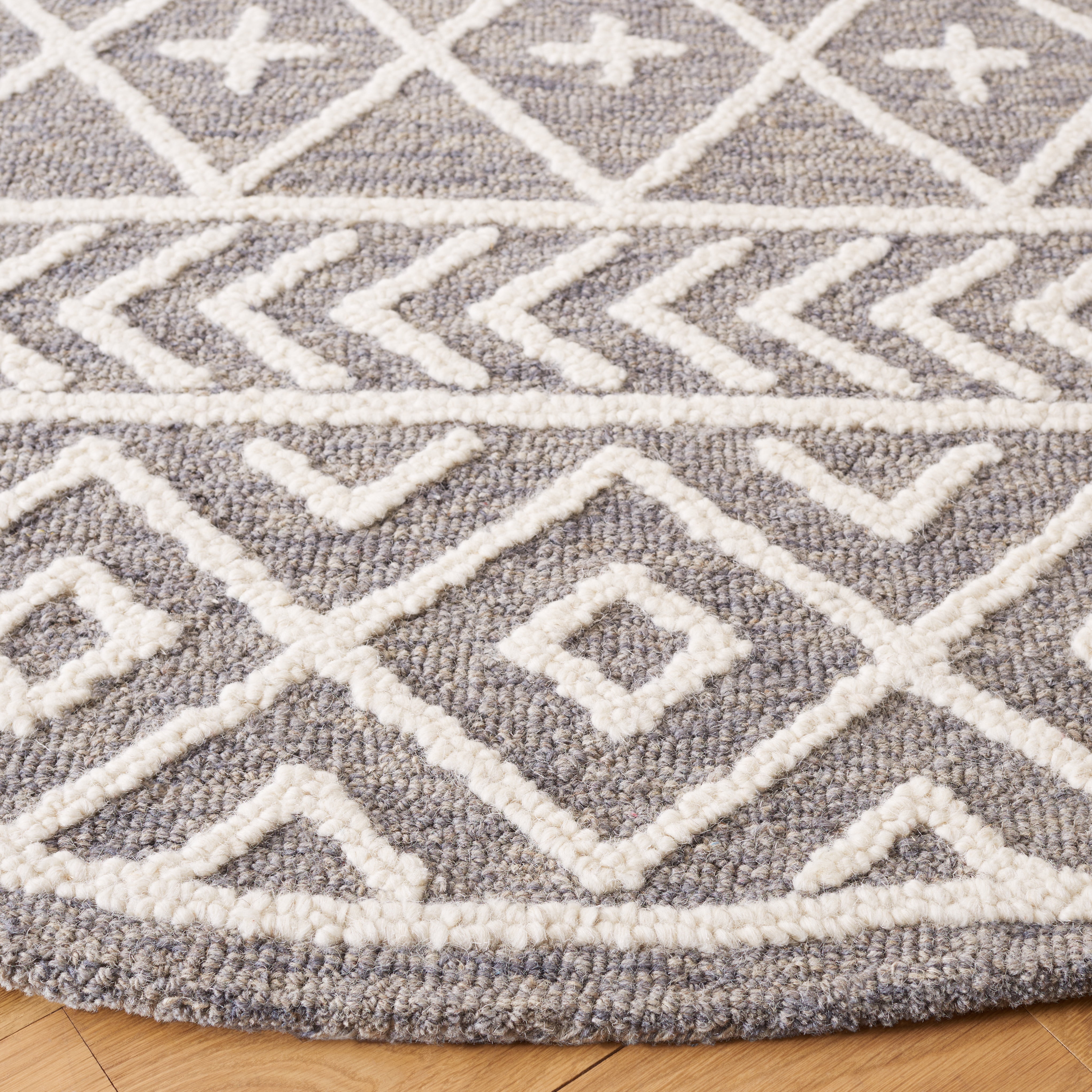 SAFAVIEH Metro Fletcher Medallion Area Rug, Grey/Ivory, 6' x 6' Round