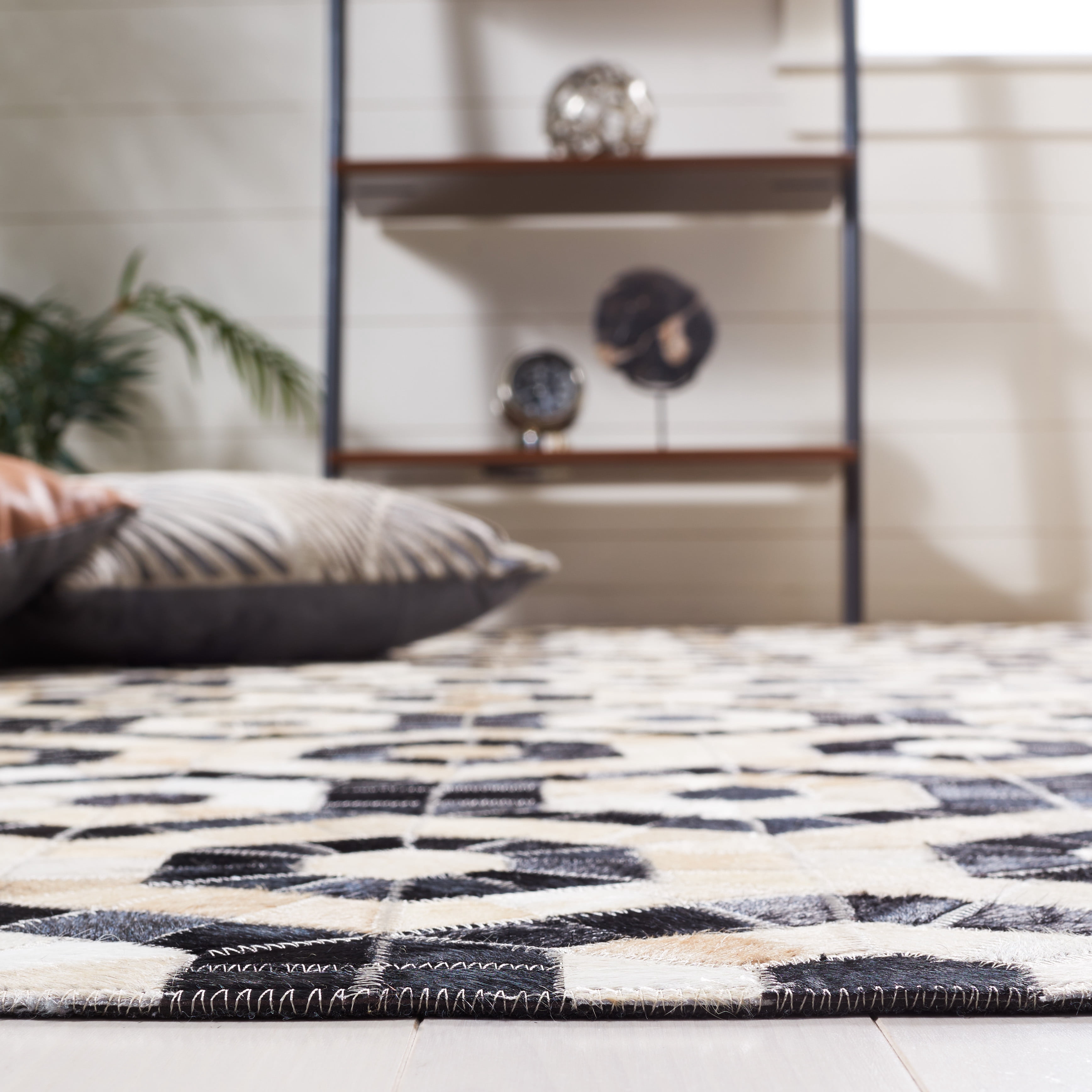 SAFAVIEH Studio Leather Mellony Geometric Area Rug, Black/Beige, 4' x 6'