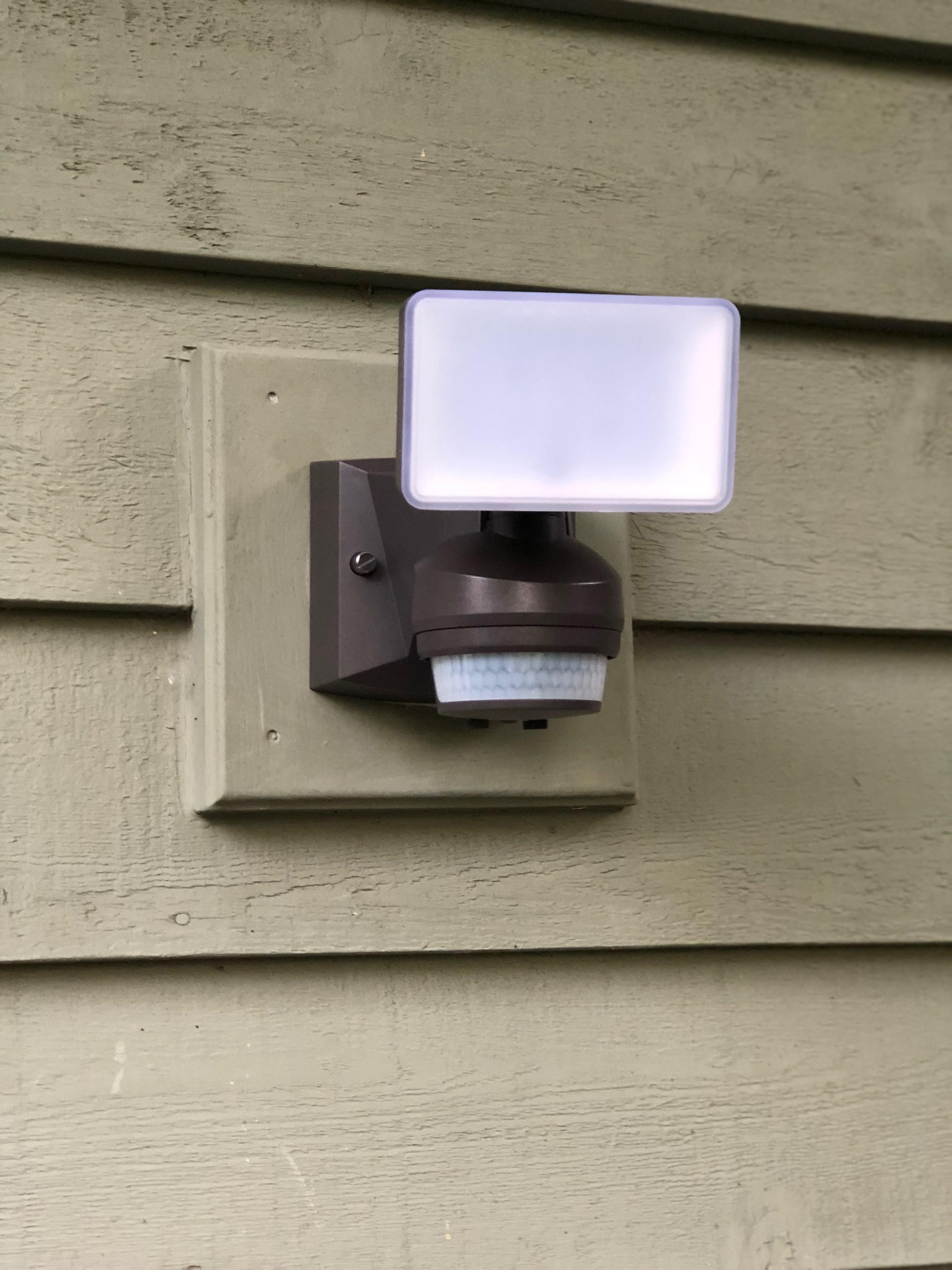 IQ America LM1801BZ Motion Security Floodlight 1600 Lumen 180 deg 70ft detection Wall Eave Mount BZ
