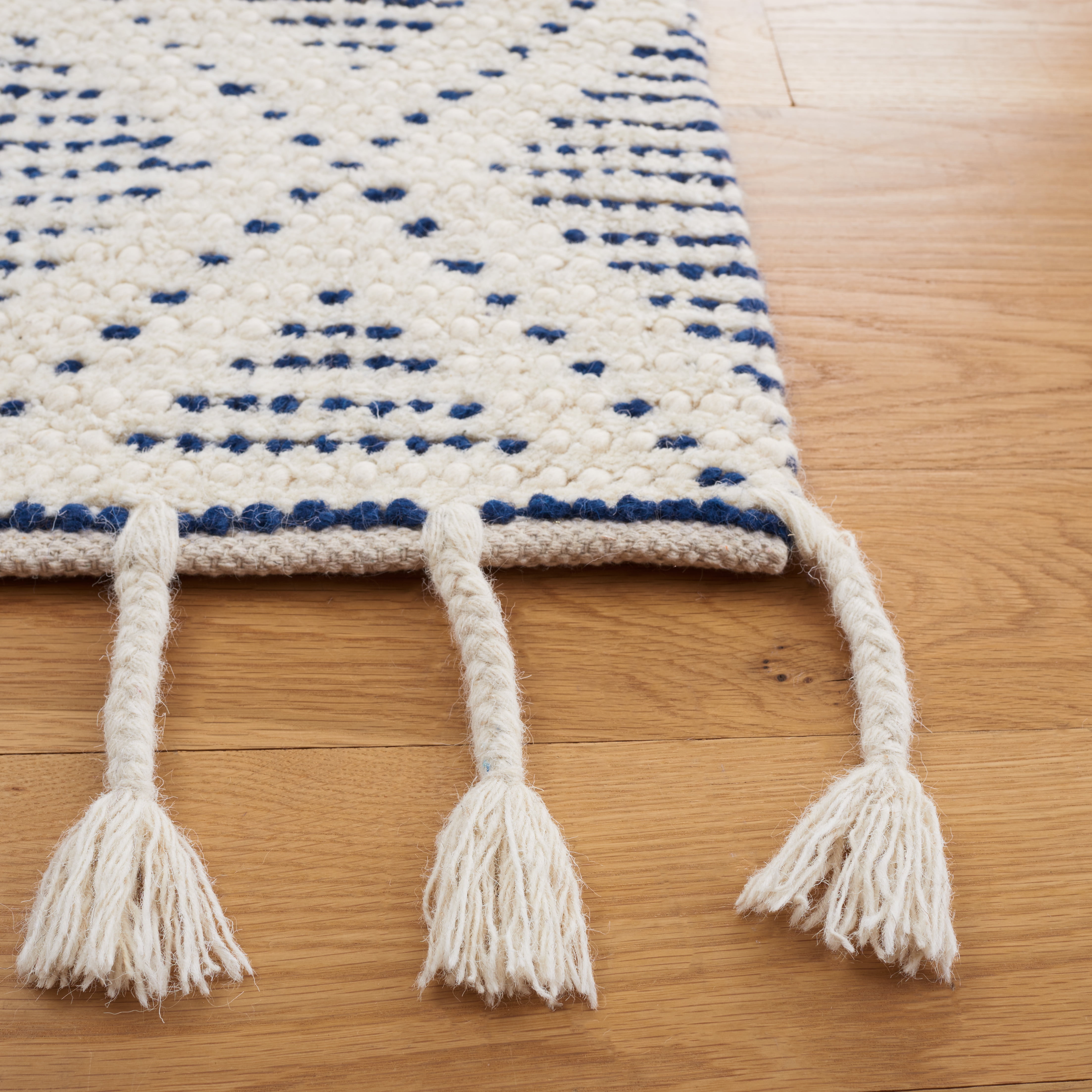 SAFAVIEH Natura Ruadhan Diamond Area Rug, Ivory/Blue, 6' x 9'
