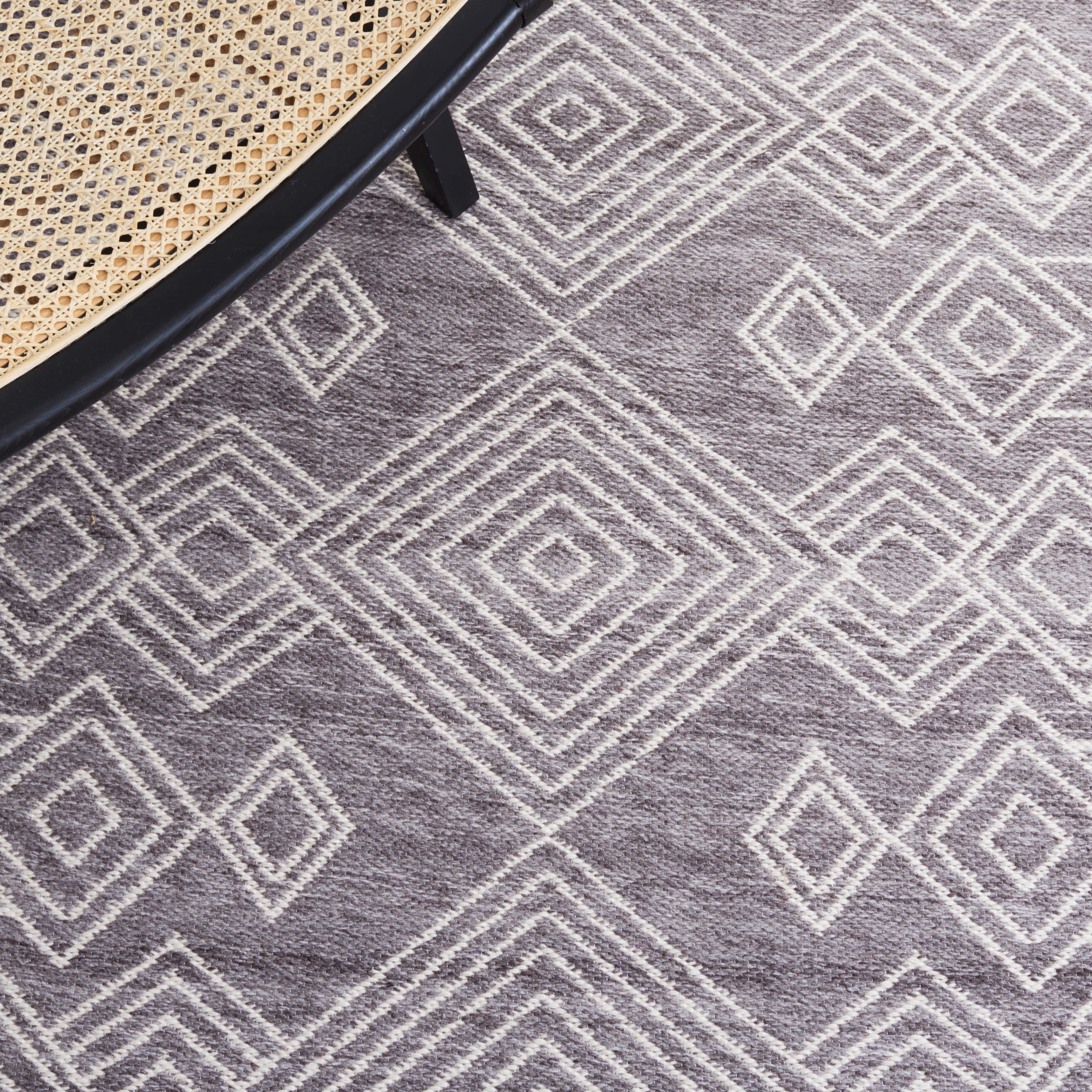 Safavieh Kilim George Geometric Polyester Area Rug, Gray/Ivory, 6' x 6' Round