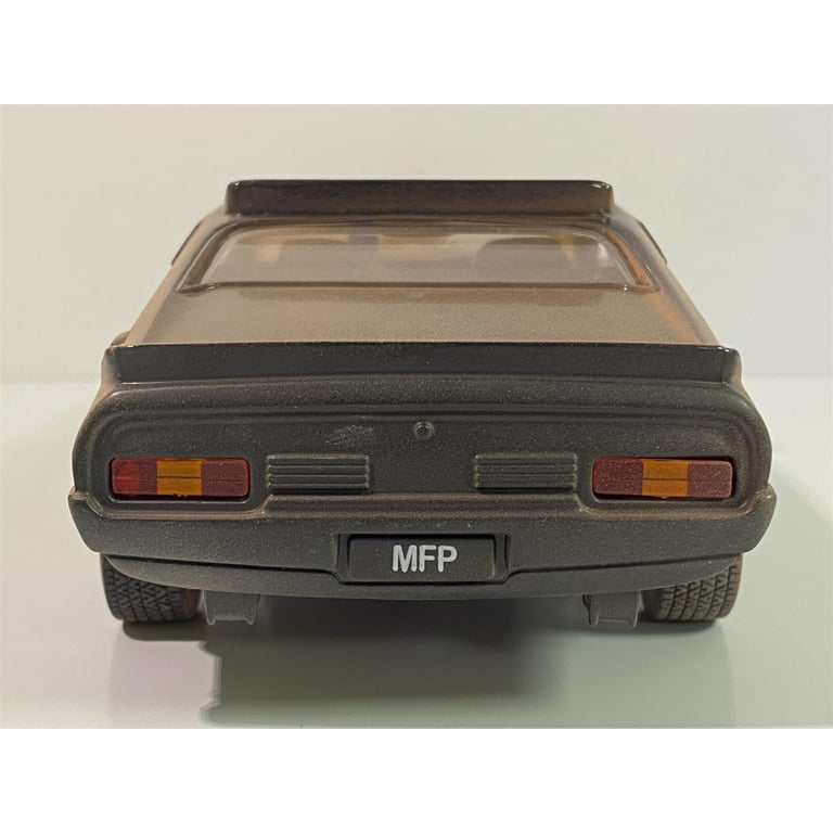 Mad Max Last of the V8 Interceptors Weathered 1:24 Mad Max Last of the V8 Interceptors Weathered 1:24