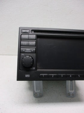 Pre-Owned 2013-2015 Nissan Rogue GPS Navigation AM FM CD Radio Receiver OEM LKQ - Verify Specific Vehicle Fitment In Description - (Good)
