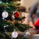 thumbnail image 5 of Bolas de Navidad de fútbol de Navidad, tema deportivo, fútbol de Navidad, bolas decorativas de Navidad, adorno de árbol de Navidad, hogar, vacaciones, 5 of 5